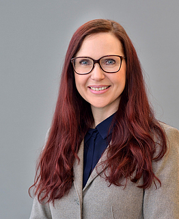Porträt Christina Ackermann vom Psychotraumatologischen
Zentrum für Diagnostik und Therapie (PZDT).
    