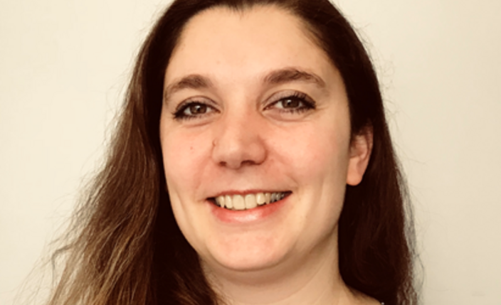 Porträt Janett Khosravie-Hohn, Prävention der BG BAU.
    