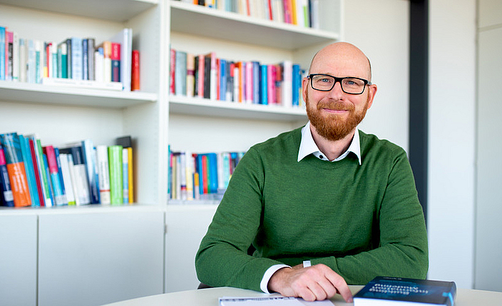Prof. Dr.-Ing. Markus König
    